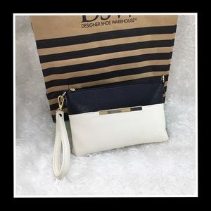C CLUTCH/WRISTLET BLACK AND CREAM